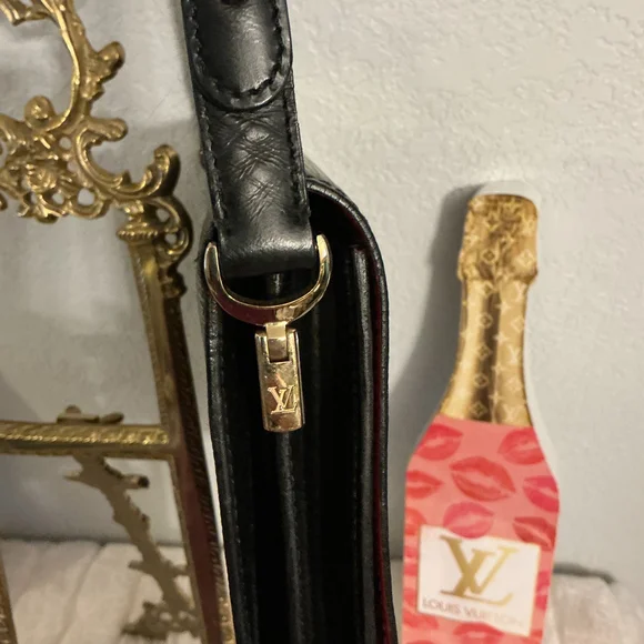 Louis Vuitton Black and Red Shoulder Bag - Picture 4 of 9